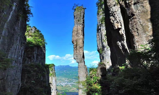 【醉美真纯玩】土司城+恩施大峡谷七星寨+云龙河地缝+黄鹤桥峰林+清江大峡谷+蝴蝶岩+女儿城真纯玩高端休闲五日游！入住2晚景区酒店+2晚精品酒店，行程轻松不赶路！深度游恩施，赠送蝴蝶岩景区上岸观光体验，赠送女儿城大型情景剧！品尝特色美食峡谷风情宴+土苗富硒宴+清江野鱼宴