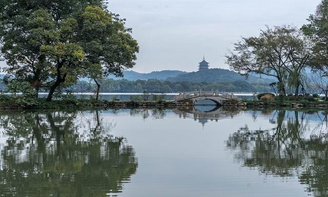 杭州西湖风景名胜区+西湖游船+灵隐飞来峰景区+西溪国家湿地公园一日游